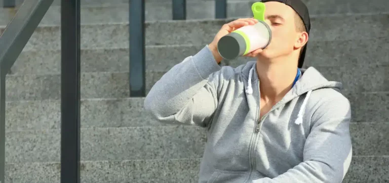 Should You Only Drink Protein Shakes on Workout Days?